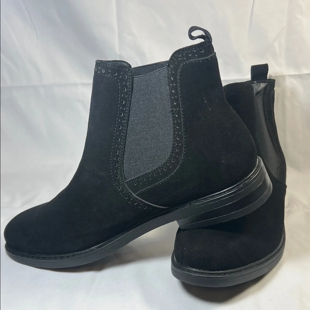 Elegant Black Chukka Boots for Men